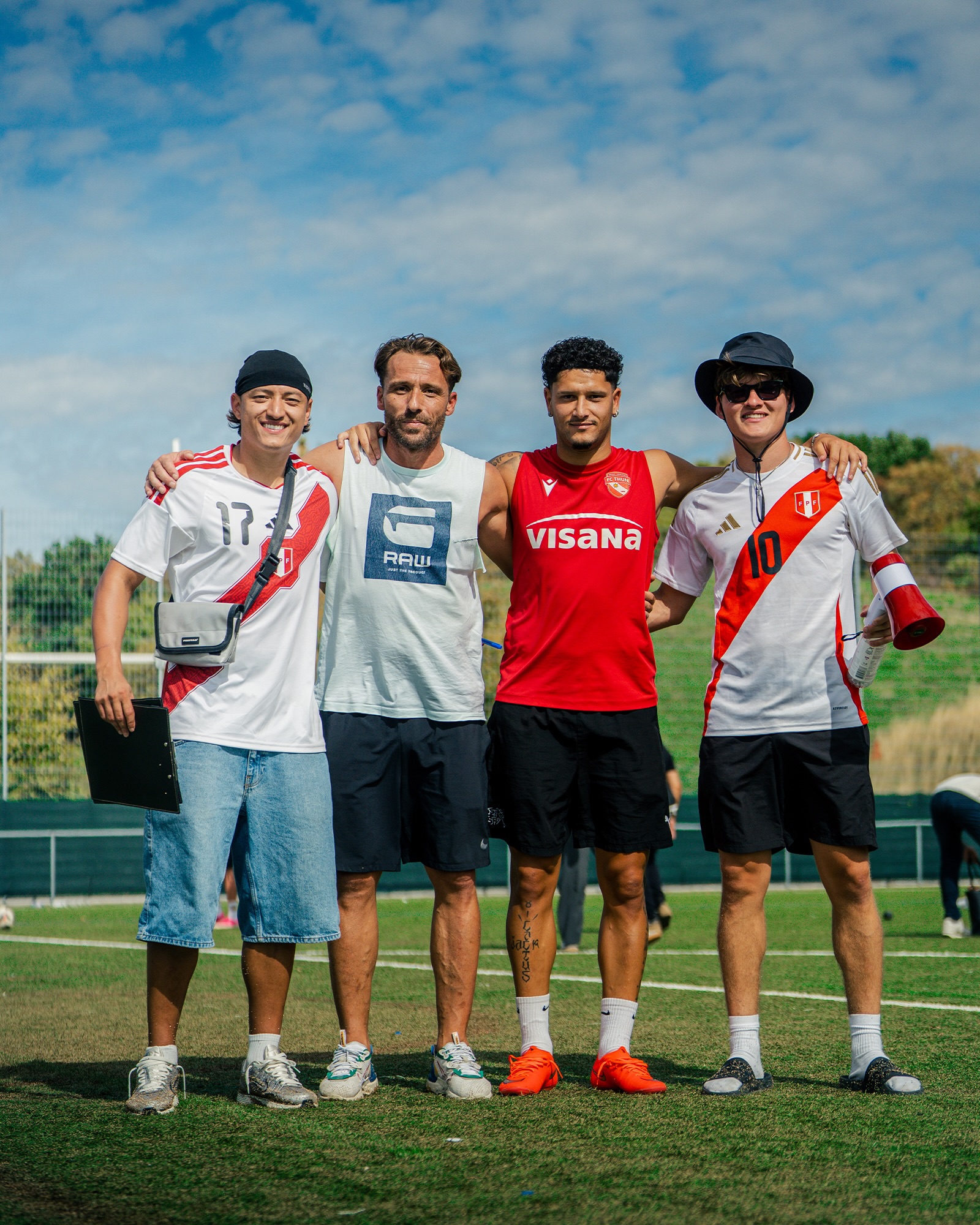 Robinho und die Crew bei der 11ONE Penalty Challenge in Bern